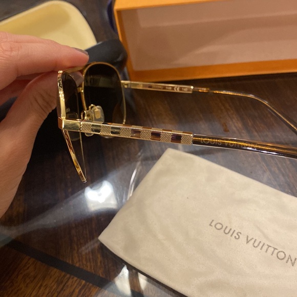 Louis Vuitton sunglasses - Picture 8 of 11